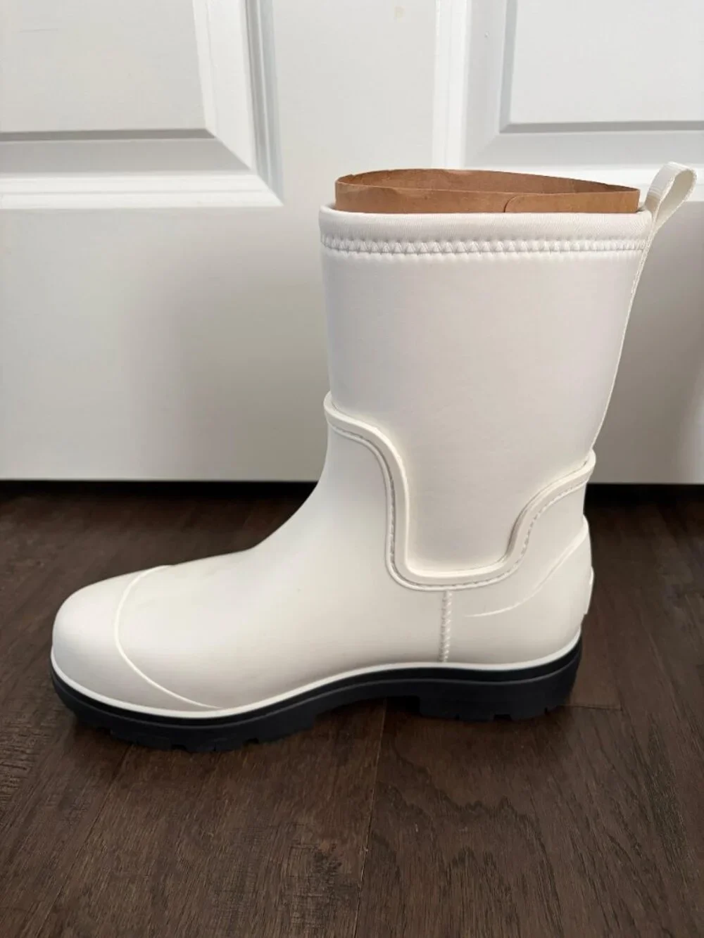 Women’s UGG White Droplet Mid Waterproof Rainboots - Picture 7 of 9